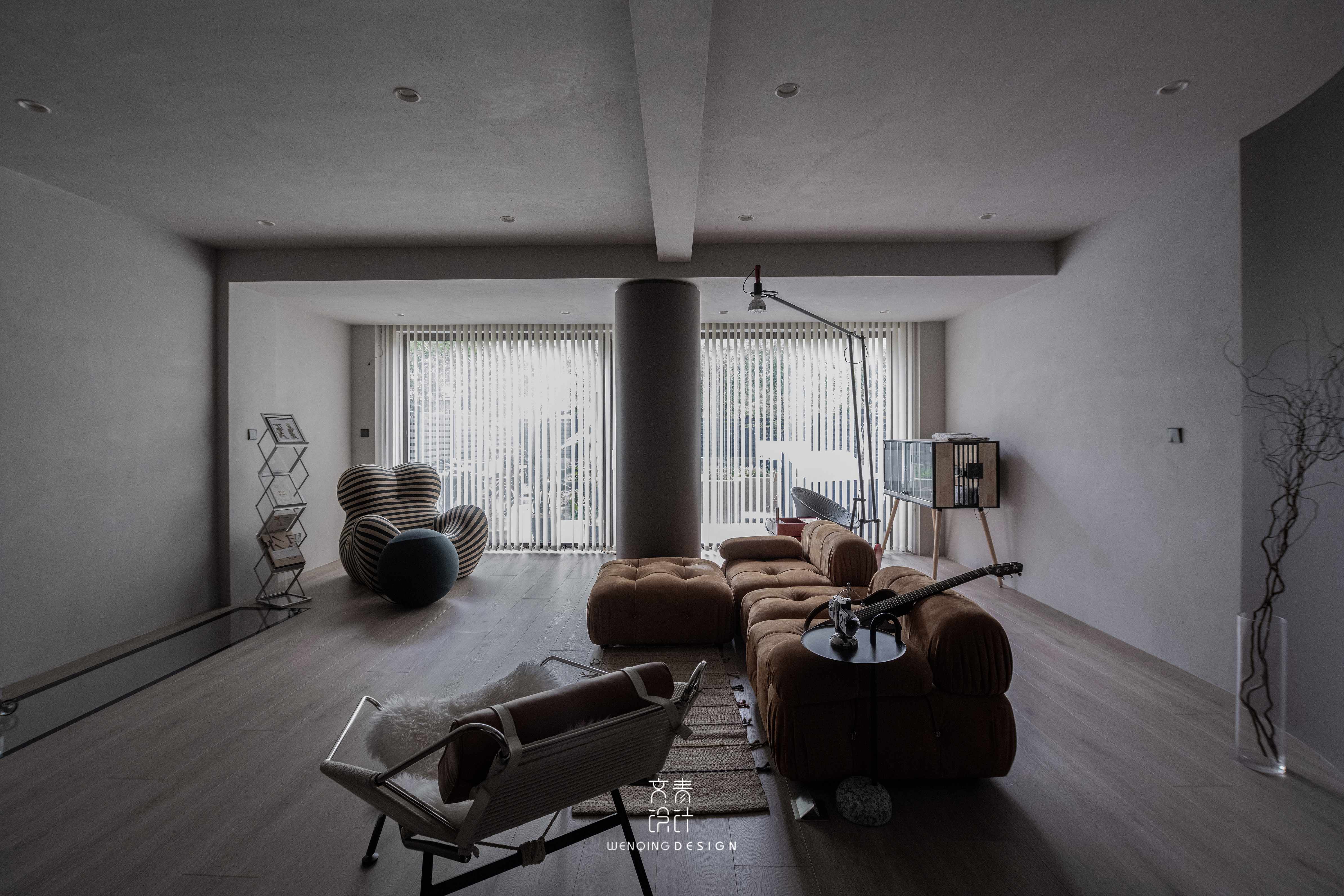 极简主义下的多彩地下室设计-41