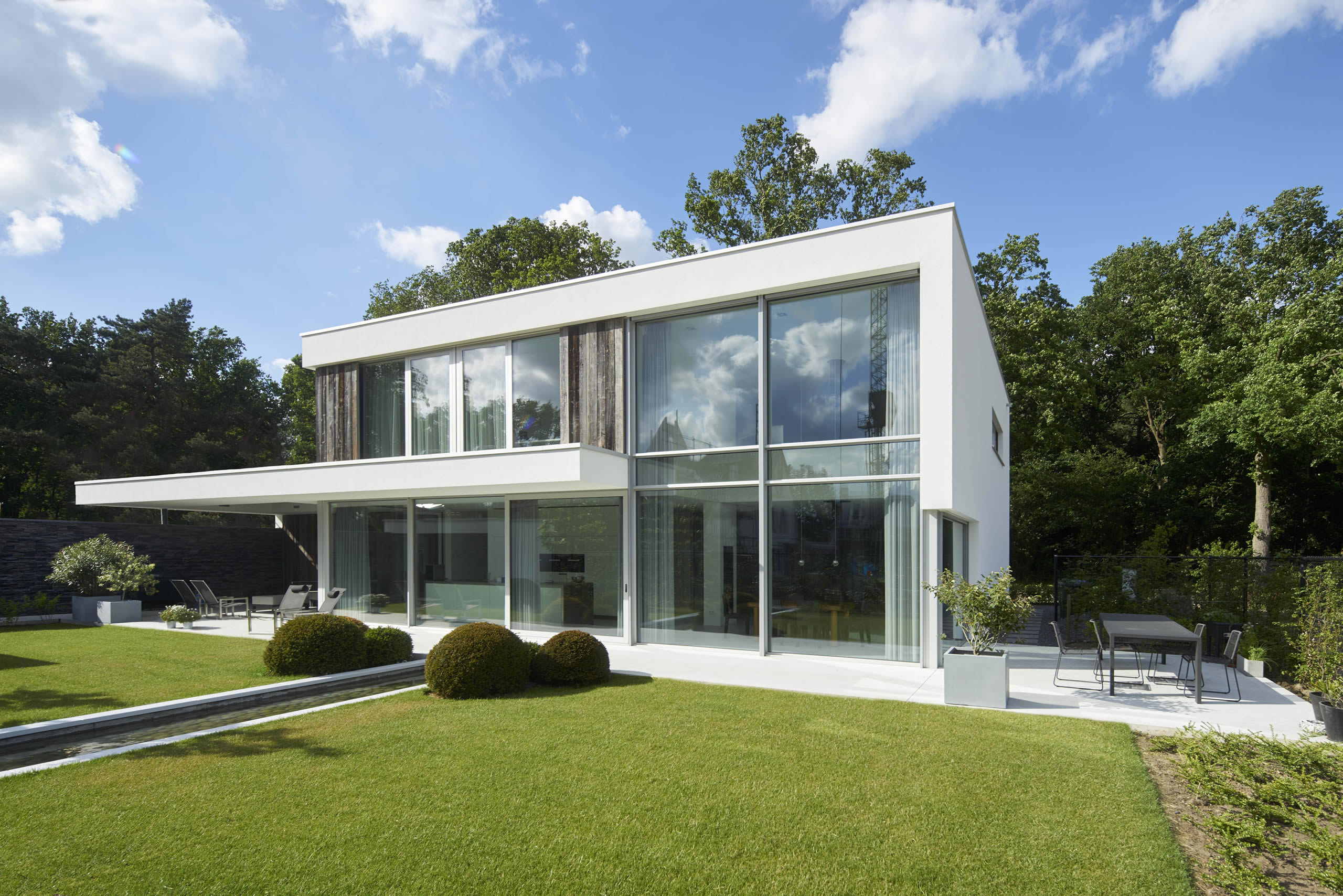 荷兰森林边缘的 N-House 别墅,极简设计与自然环境的完美融合-15