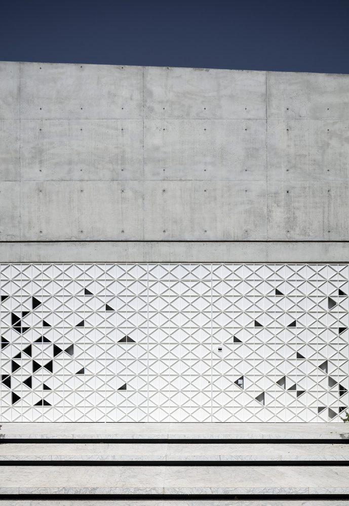 以色列城市中的白色铝制“盒子”-35