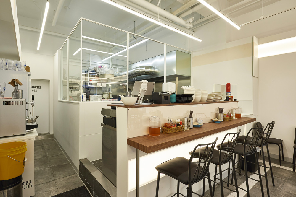 白色与木质，打造 16 平极简之家-6