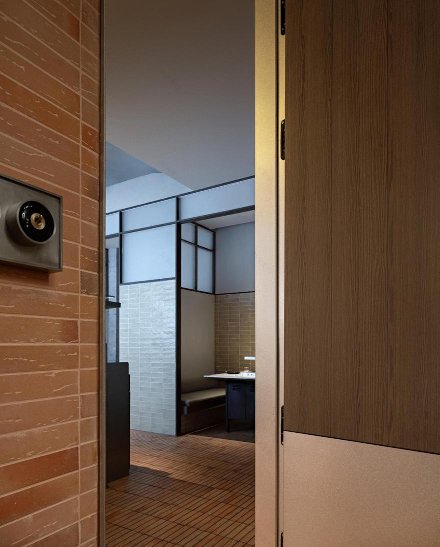 肉串汪上海外滩店丨中国上海丨IN.X屋里门外-4