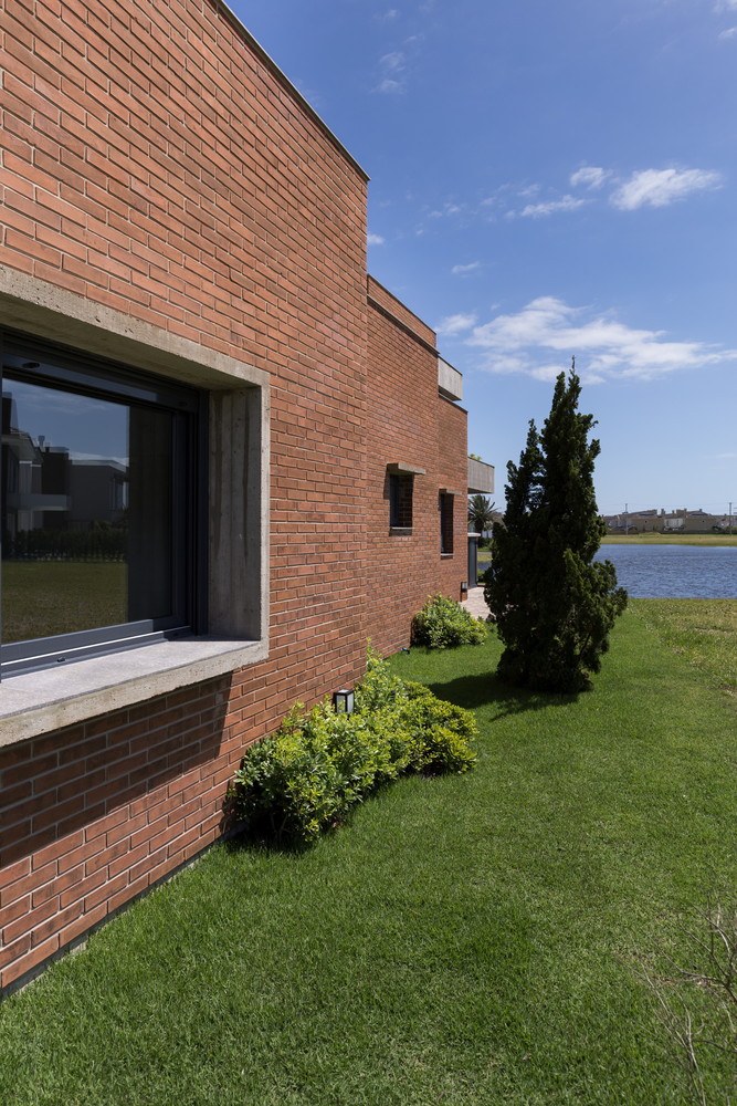 巴西湖景砖混别墅，和谐融入自然景观-31