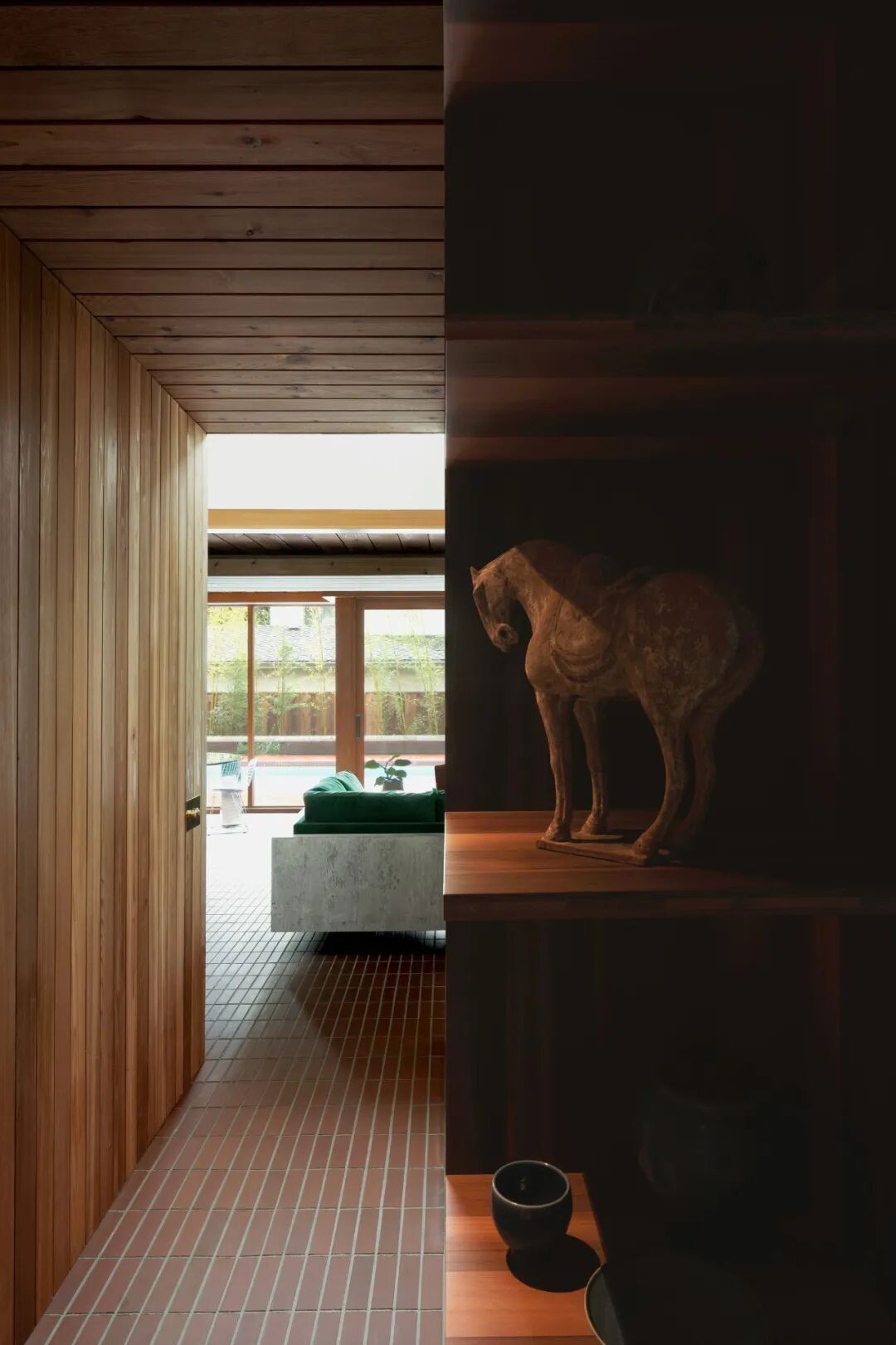 卡萨拉斯玛格丽塔斯公寓（Casa常见指房子、公寓等，由于缺乏更多背景信息，一般以公寓来常见处理，但根据具体场景这里也可能表示其他场所；Las Margaritas音译过来是拉斯玛格丽塔斯 ，它可能是具体的人名、地名等，可根据实际情况进一步确认指代对象及更合适的译法，如果是酒店、度假村等也可纠正信息重新让我翻译 ）丨哥伦比亚丨Trópico Arquitectura-101