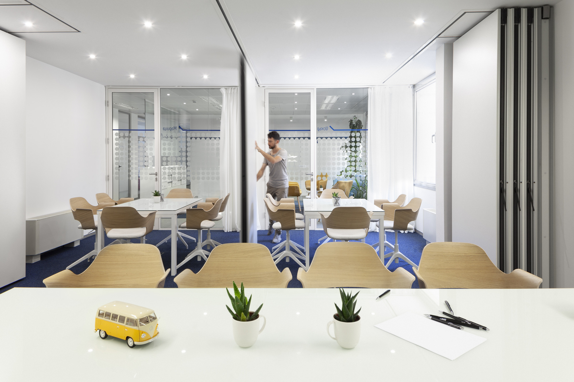 索菲亚保时捷金融集团办事处设计-12