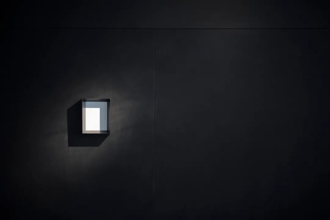 “黑亭”的无用之美,巧妙划分空间打造多功能办公环境-51