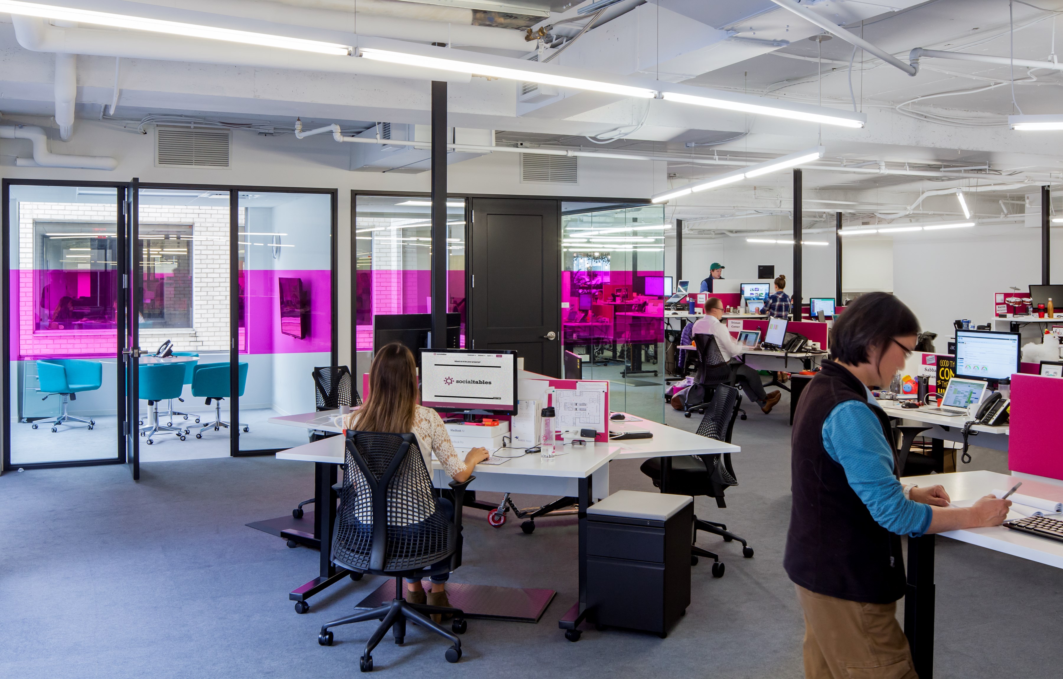 Social Tables 的炫彩总部-14