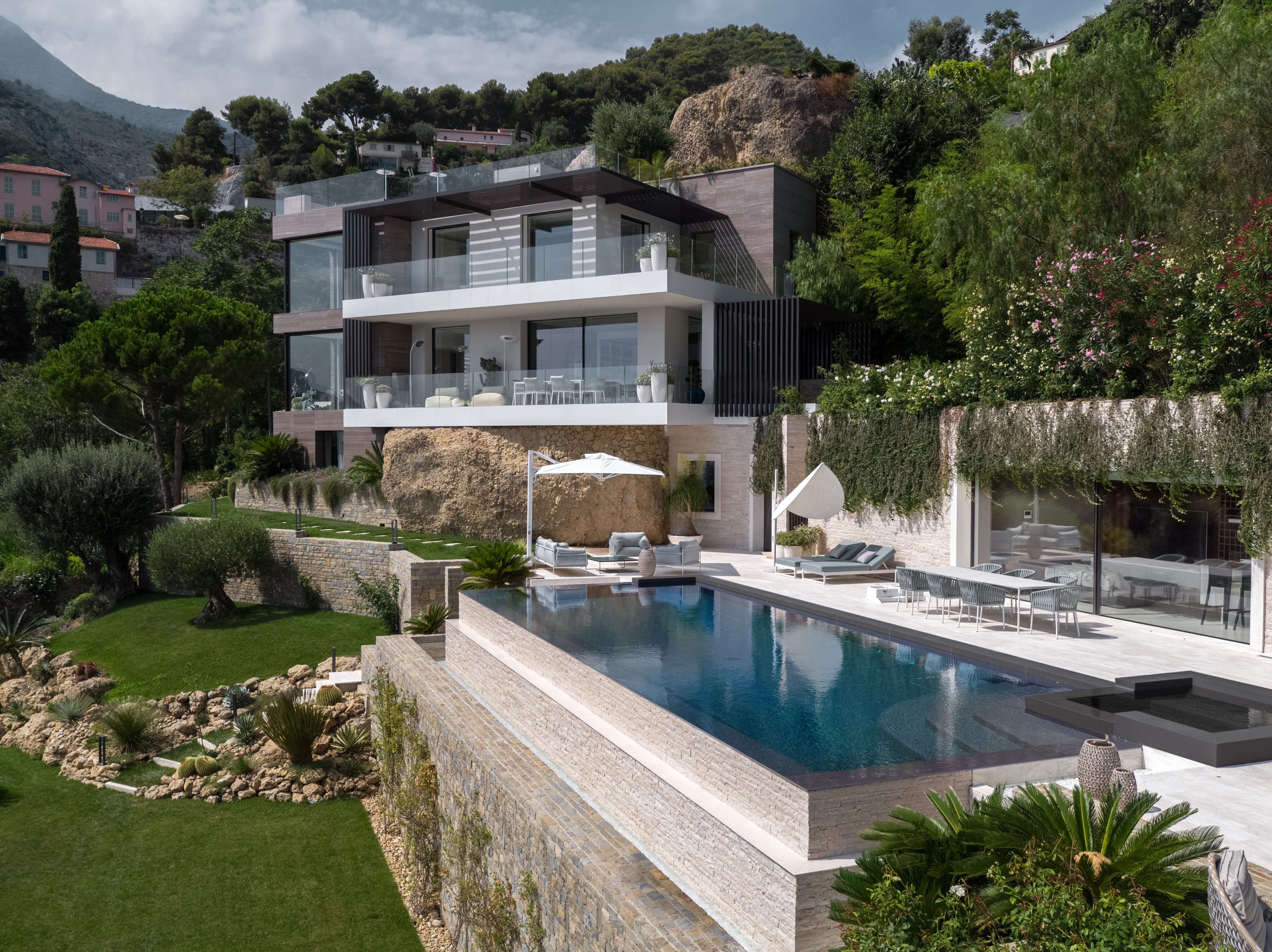 地中海风情 · 蒙特卡洛别墅 Villa Lea丨爱尔兰卡洛丨米兰 Massimo 和 Marco Donizelli 工作室-14