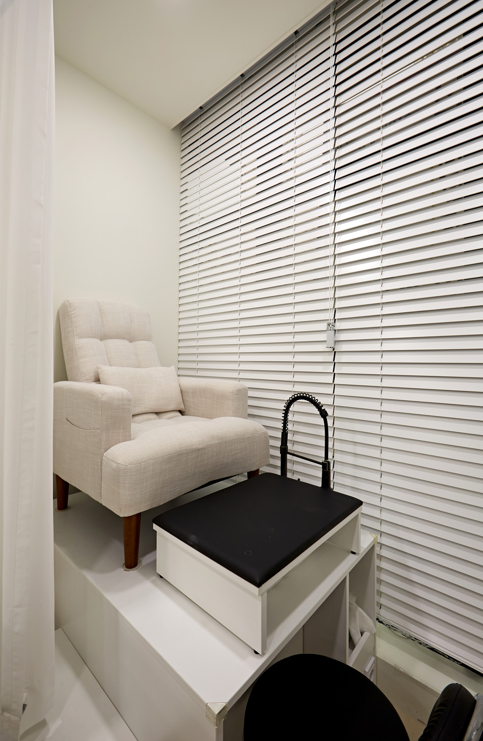 9 平米极简纯白咖啡馆设计，小空间大魅力-13