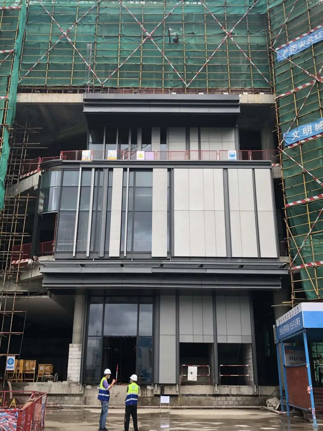 中建东方助力珠海国际会展中心“彩练”当空舞-11