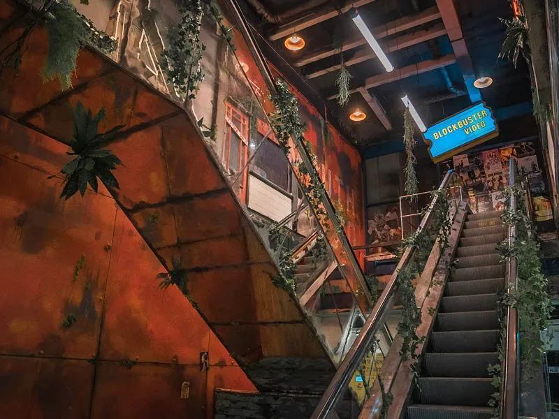 反乌托邦的恣意天堂 | 英国老旧购物中心的重生设计-5