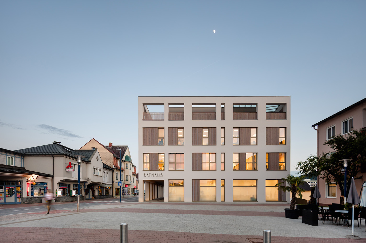 古城重生，现代多功能市政厅-19