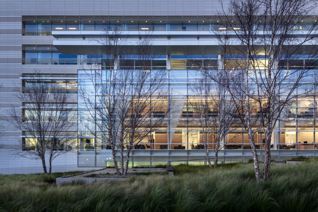 Edie and Lew Wasserman Building, University of California  Richard Meier-1