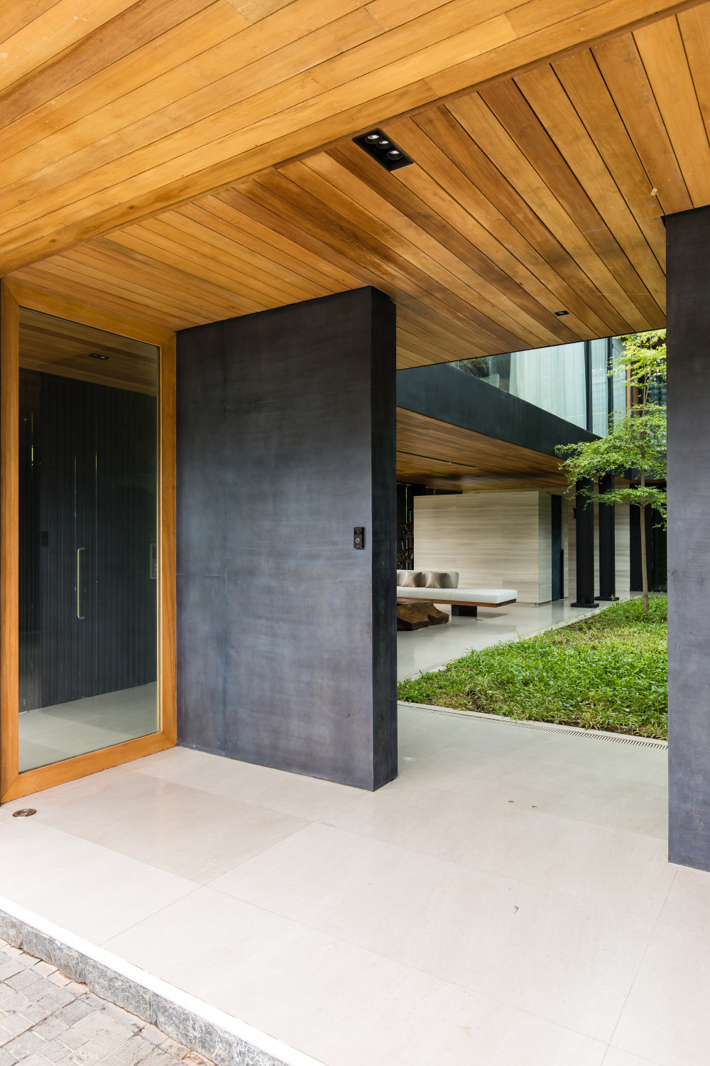 马尼拉特新房子 (2020) | 室内外融合的城市别墅-42