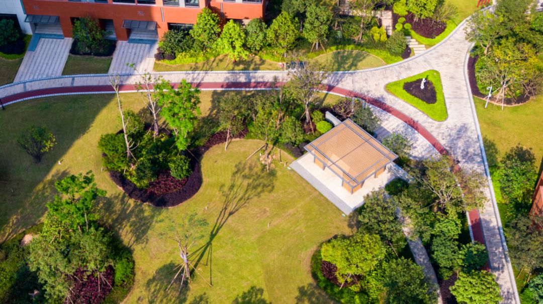 《城市居住区规划设计规范》中对高空坠物风险的规避与应对-84