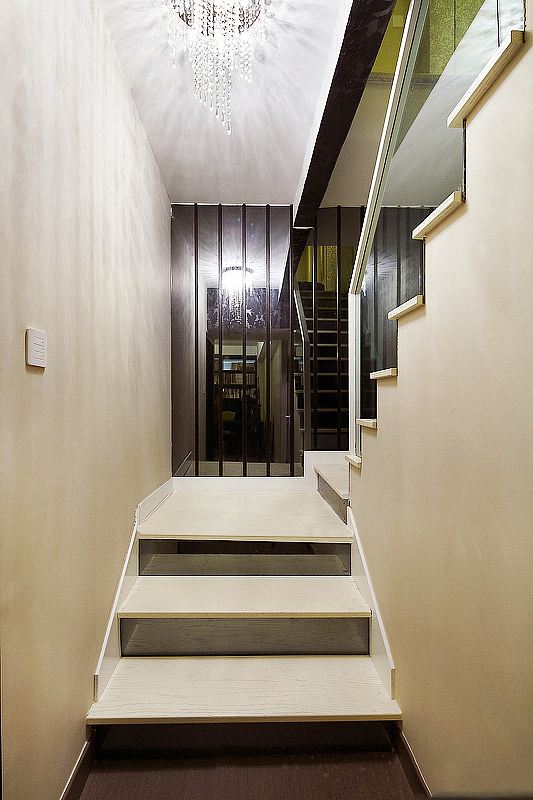 抢眼的家居搭配   105平古典复式奢华居-20