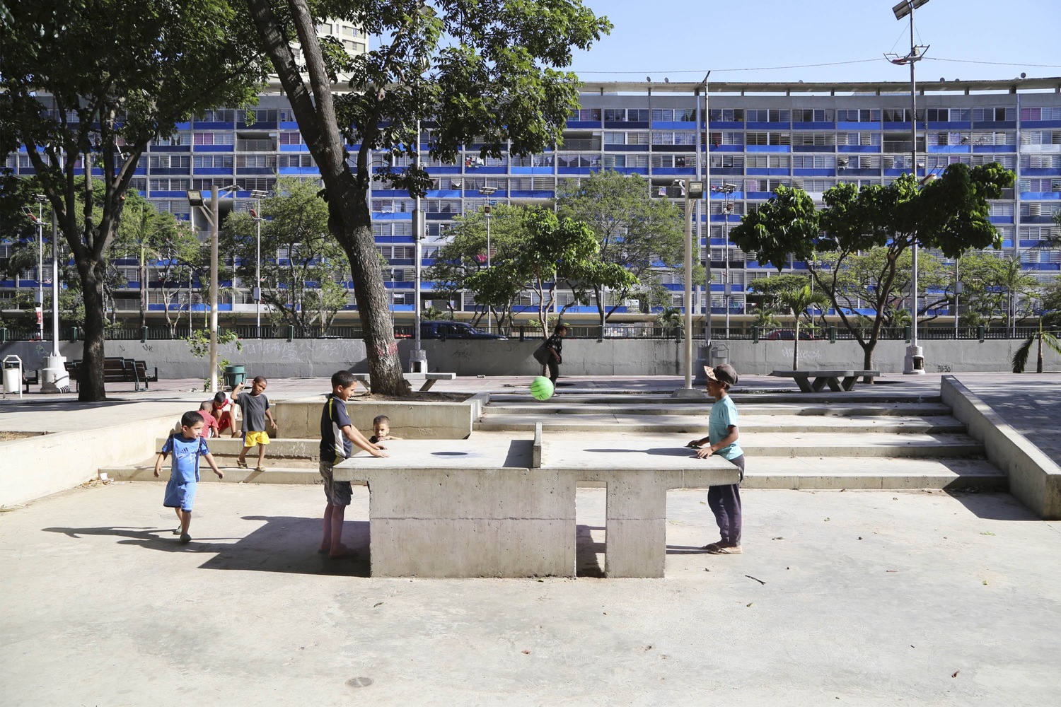 城市便利设施 · 玻利瓦尔大道的社区活力中心-54