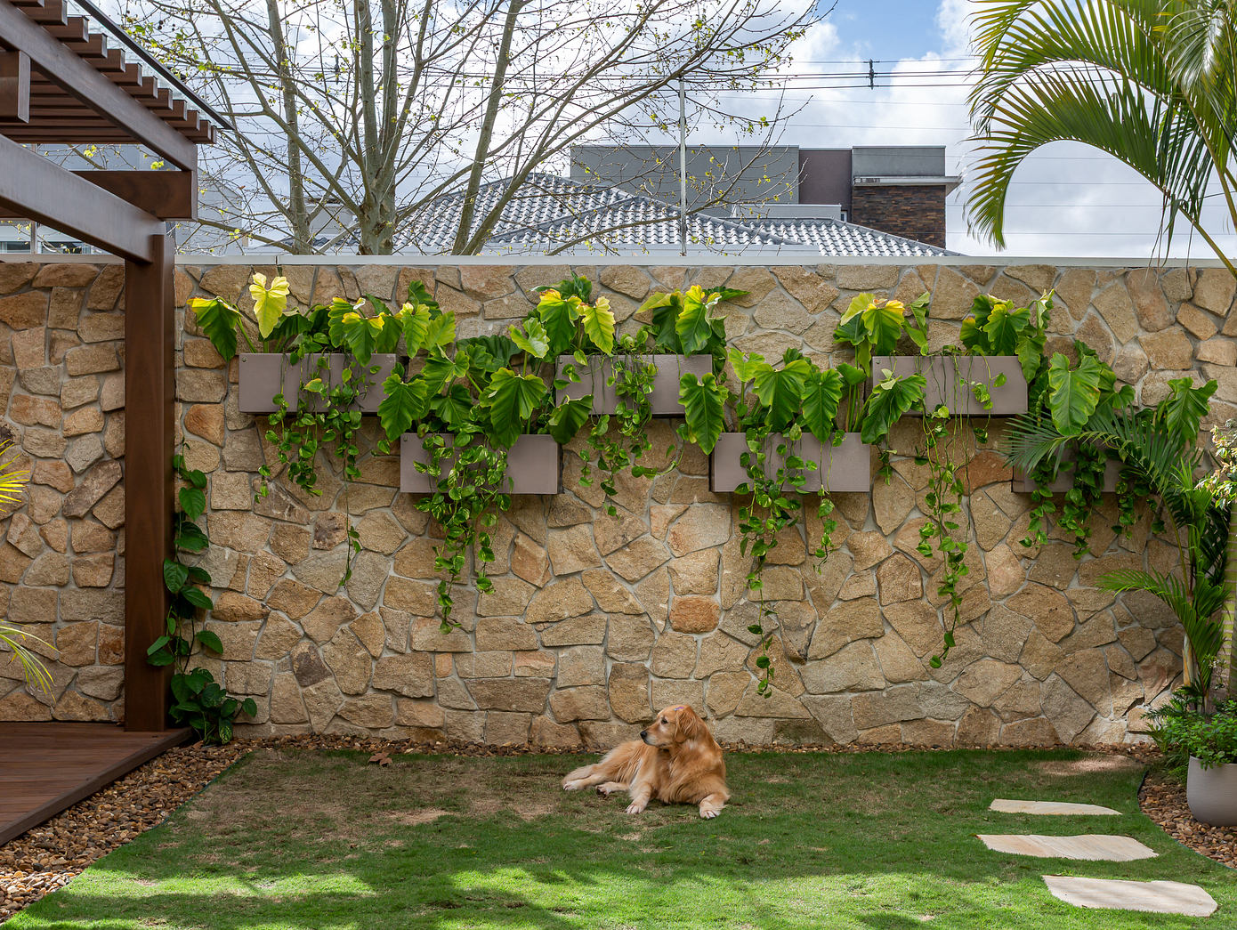 Casa Cubo: Modern Brazilian Home Revived-10