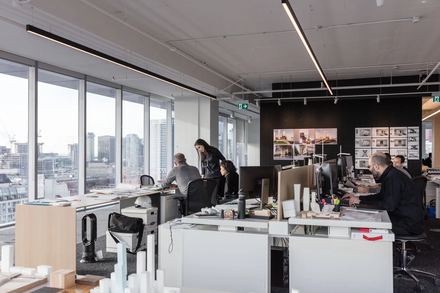 多伦多 KPMB Architects 办公室 | 温馨原木与城市景观的完美结合-29