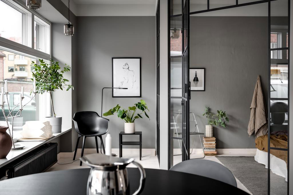 瑞典 75 平米公寓的黑暗墙面与有趣分区设计-9