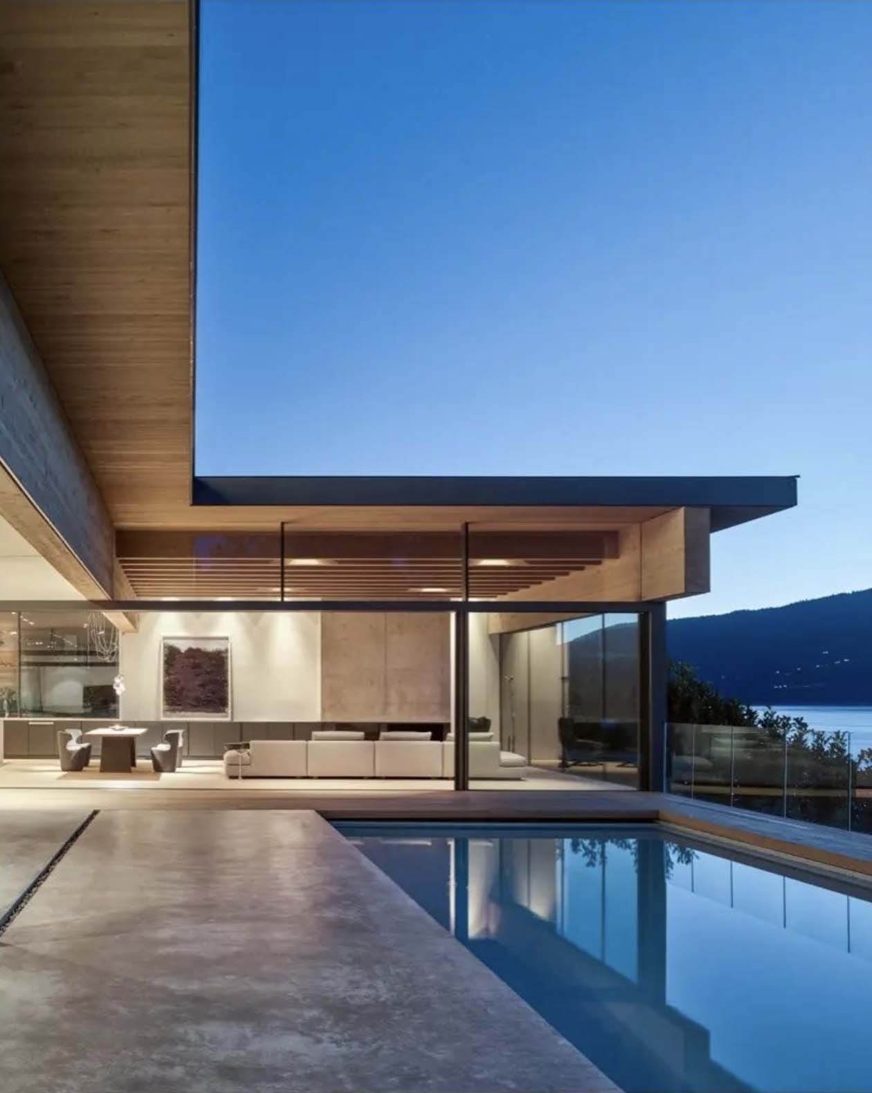 An amazing luxury house overlooking the sea in West Vancouver Canada-20