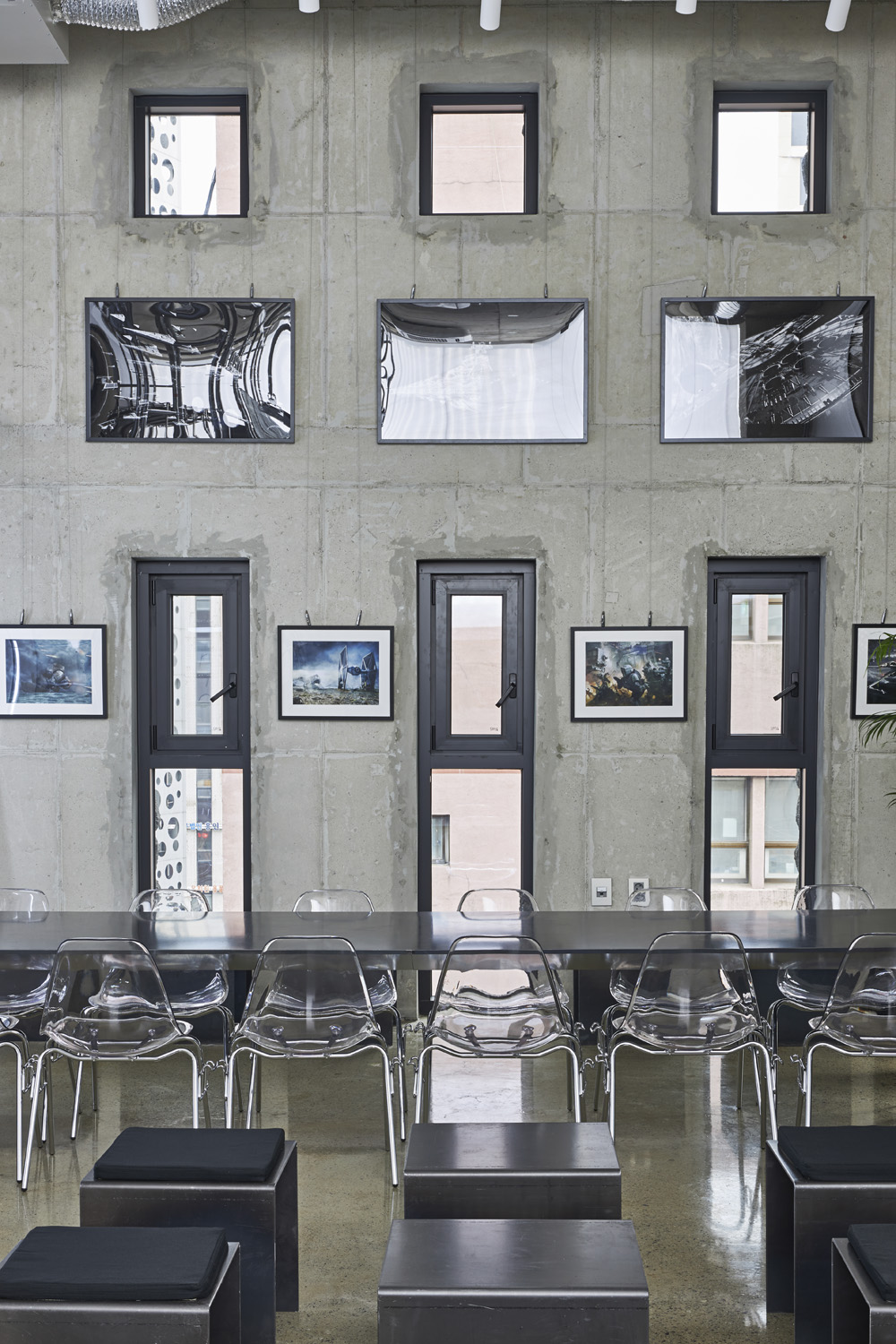 金属材质打造独特氛围的 50 平米咖啡厅-12