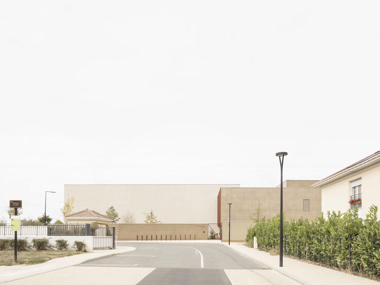 乡城之间的体育中心-13