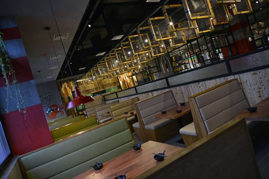 胖哥俩肉蟹煲无锡宝龙店实景照 李浩海设计-4