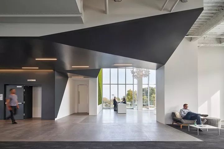 加州布里斯班滨海大道办公大楼室内外改造-26