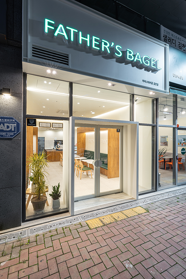 白色与木质，打造 15 平极简舒适小空间-9