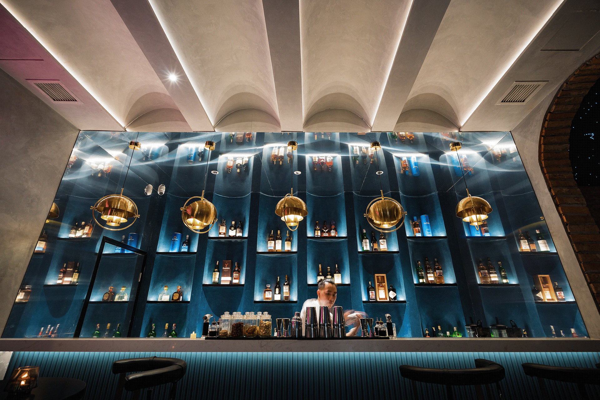 FRIDAYS BAR 室内外照片丨越南河内丨DTA 工作室-8