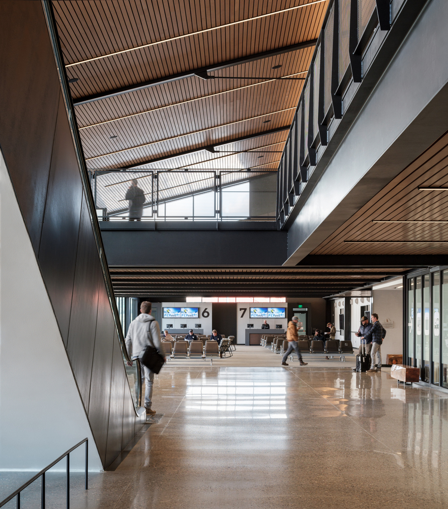 美国鹰县地区机场候机厅-24