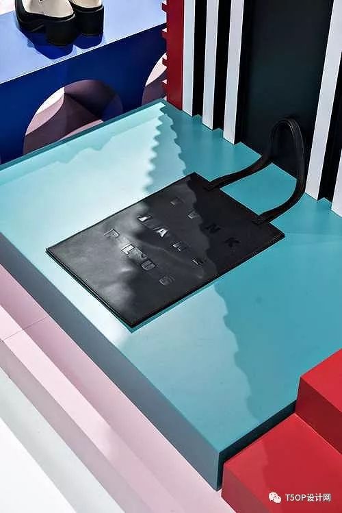 色彩与廓形 · VVNK 装置艺术空间 | Zinovatnaya-3