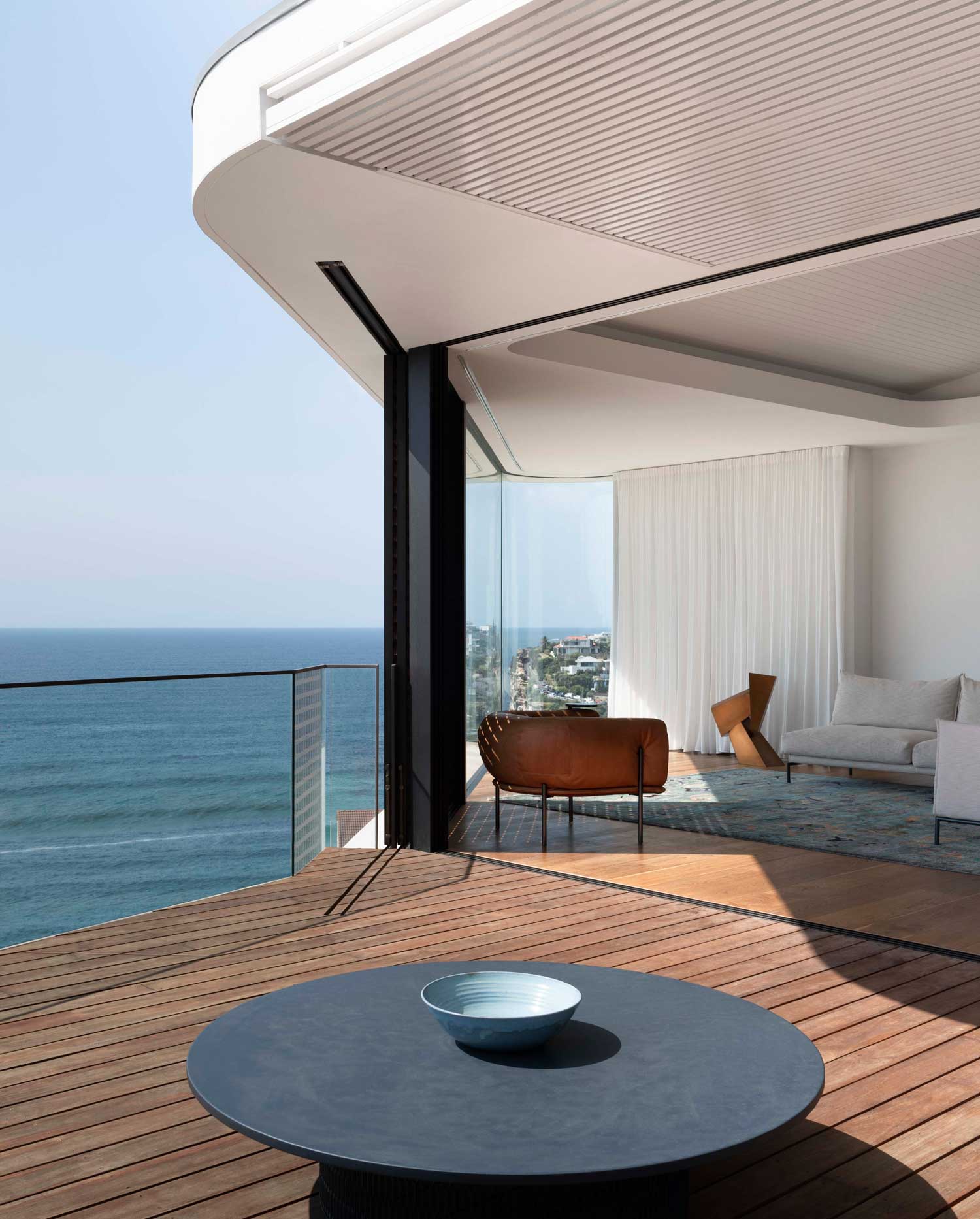 Pacific View Point House in Bronte by Luigi Rosselli Architects & Alwill Interiors.-0