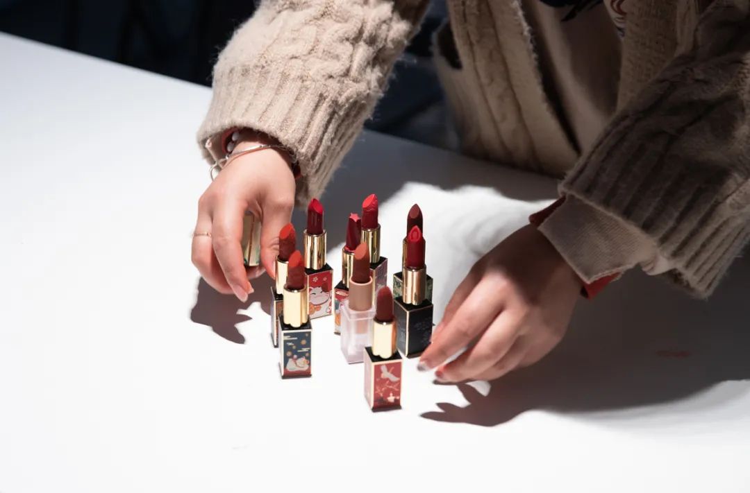 女性之美 · 各地活动现场的室内设计魅力丨中国上海-13