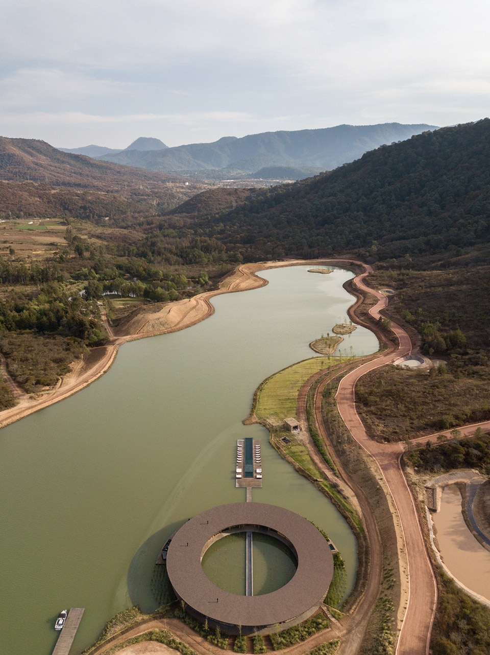 墨西哥 Valle San Nicolás 俱乐部 | 与自然共生的现代建筑设计-4