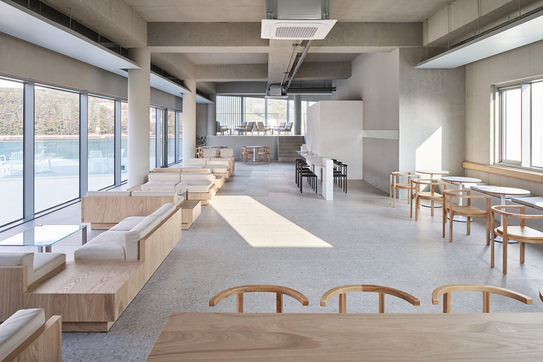 简洁风咖啡店面包店空间SINKI HAERO，韩国 | Designed by designby83 - 面包店 - 餐厅LOGO-VI空间设计-全球餐饮研究所-6