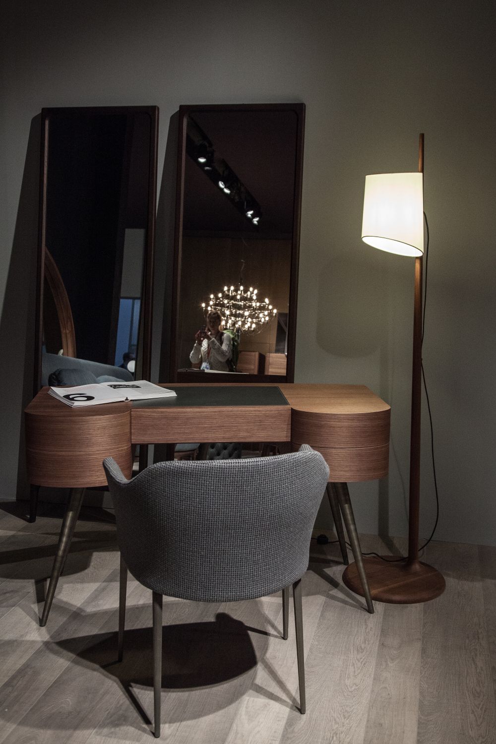 Modern Floor Lamps That Turn Artificial Lighting Into A Form Of Art-19