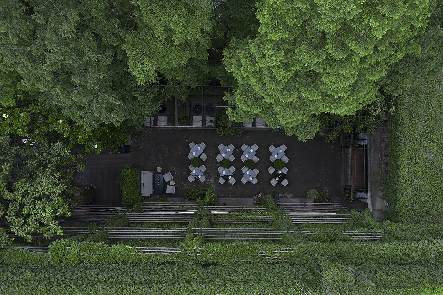 RooMoo · 延续场地特色,打造自然的用餐环境丨中国上海丨上海黑泡泡建筑装饰设计工程有限公司-0