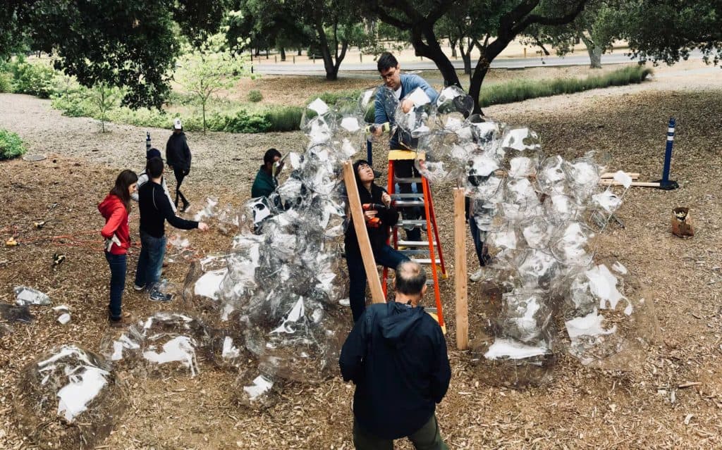 星云·巴赫建筑事务所 

注：Nebulate常见基本释义为星云状的 ，这里推测为公司名称音译为星云 ；Architecture在这种语境中常表示建筑事务所具体翻译可根据实际情况调整 丨未明确提及单一设计方,涉及学生及Jun Sato-7