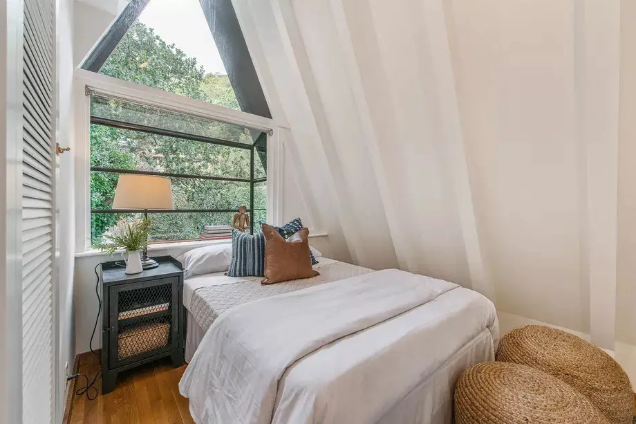 加州 Sausalito 度假屋的 A 型框架设计-19