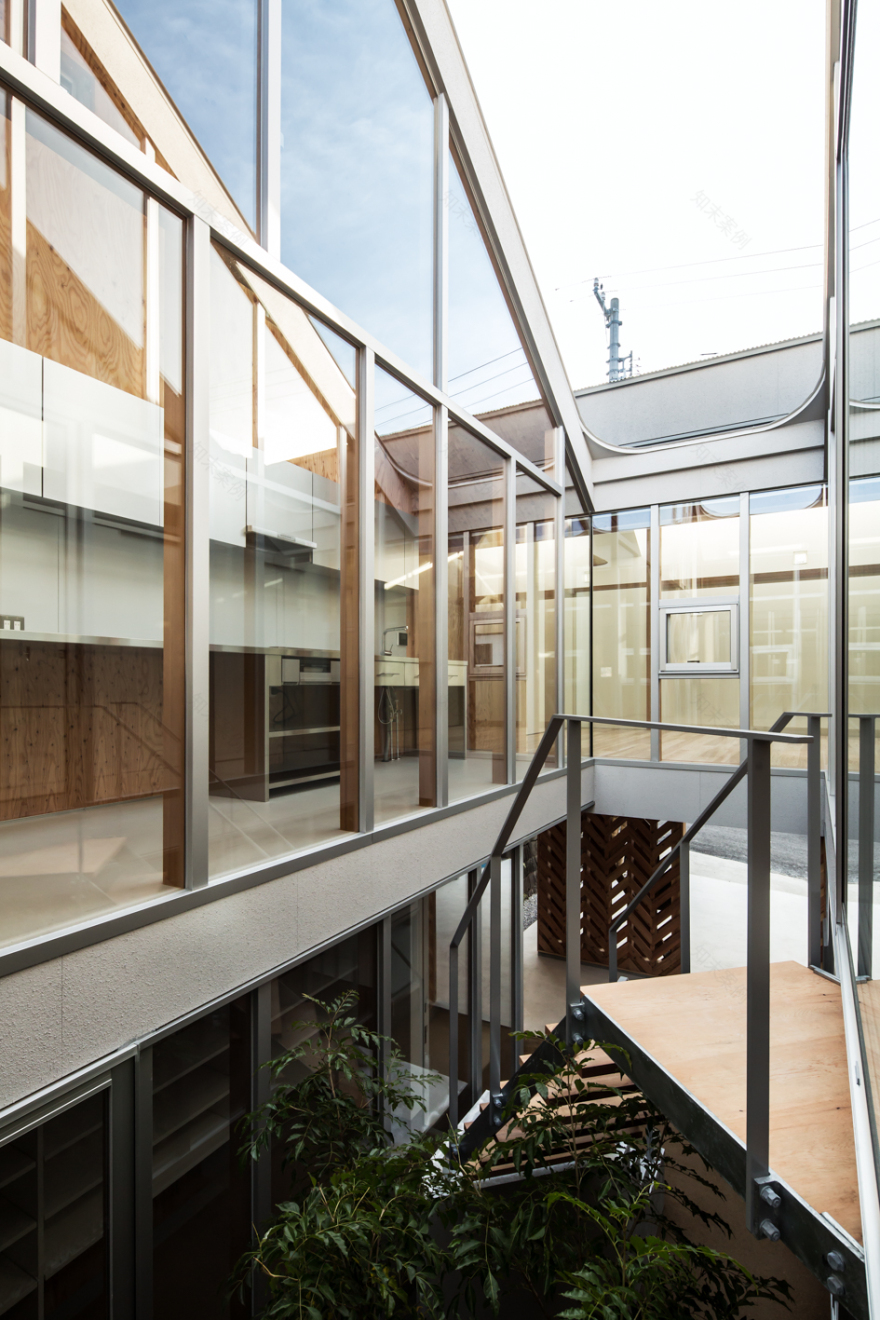 双屋共生,绿意盎然的家庭住宅-14