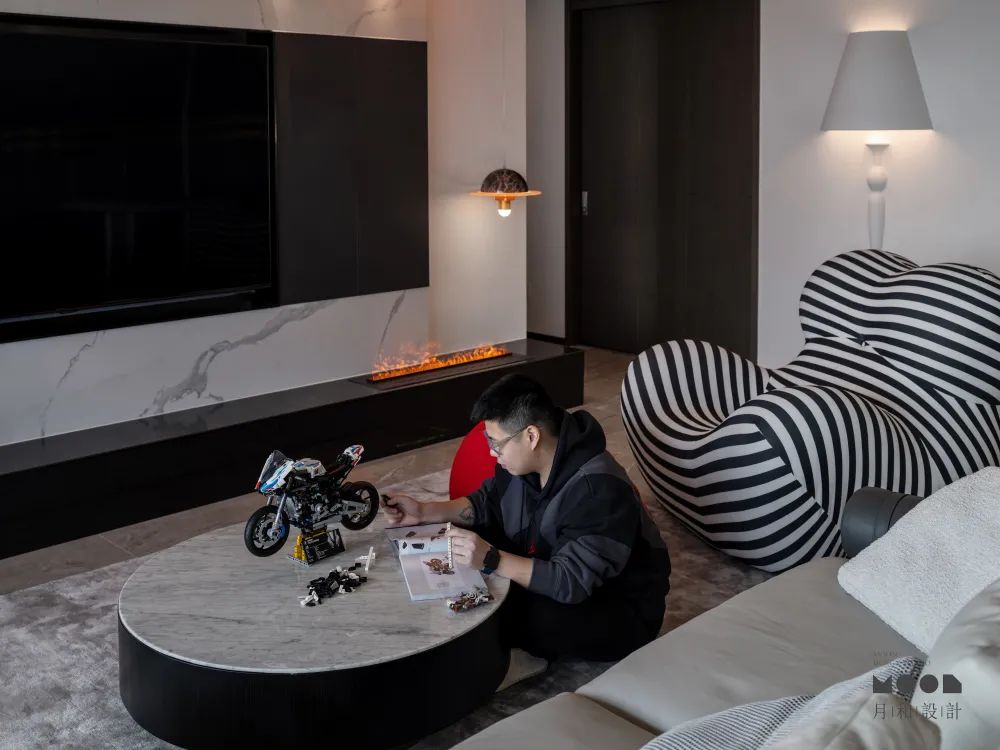 极简潮玩之家 · 95 后游戏编程设计师的自由空间丨月和设计-9