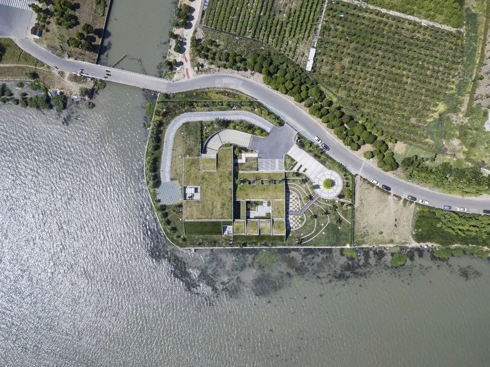 苏州东太湖防汛仓库获德国设计奖 | 融入自然的绿色建筑-8