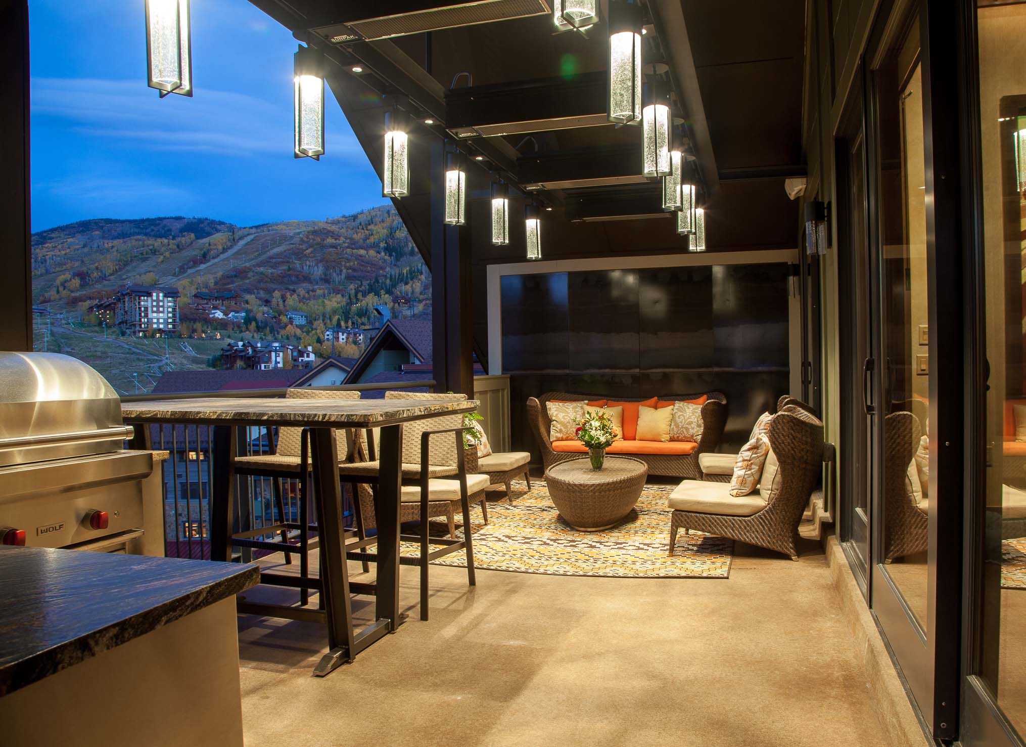 垂直艺术建筑打造四季皆宜的滑雪胜地顶层露台设计-32