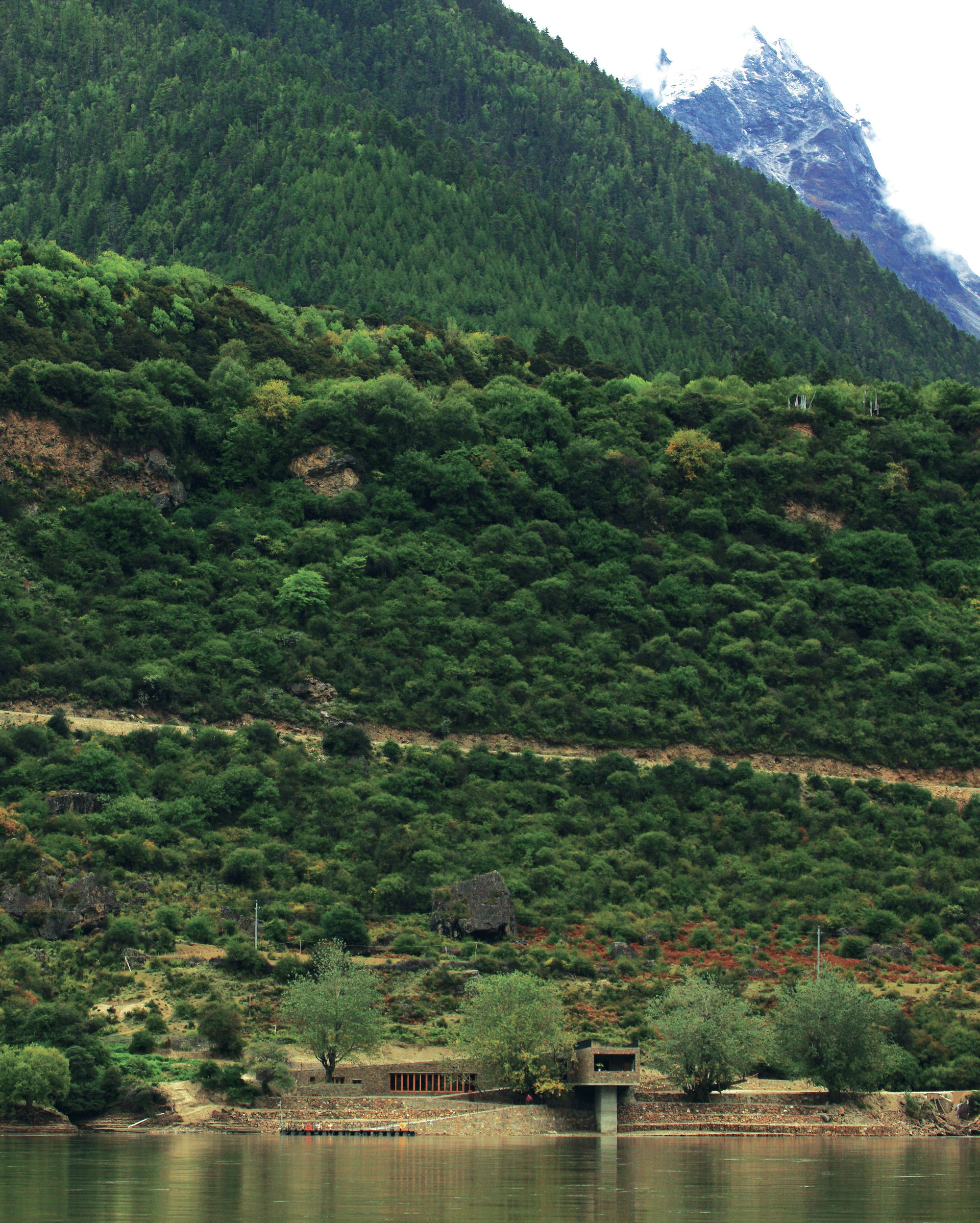 西藏雅鲁藏布江畔的船运终点站-14