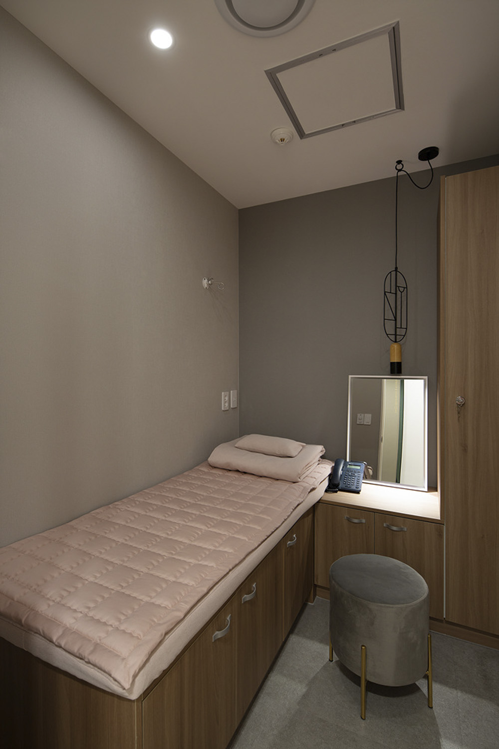 简约时尚的 35 平山部女士办公室设计-23