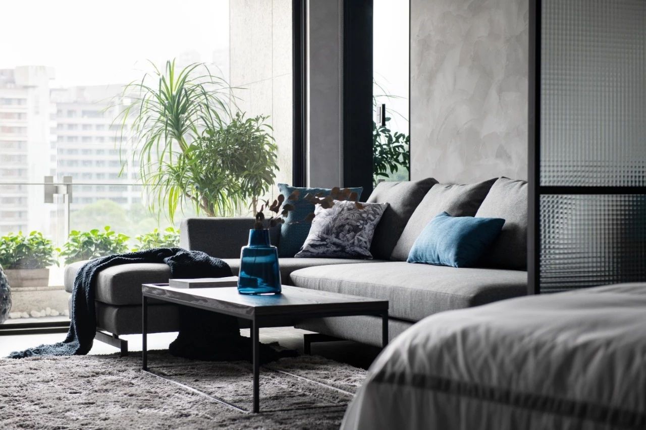 高级灰撞色搭配室内设计-29