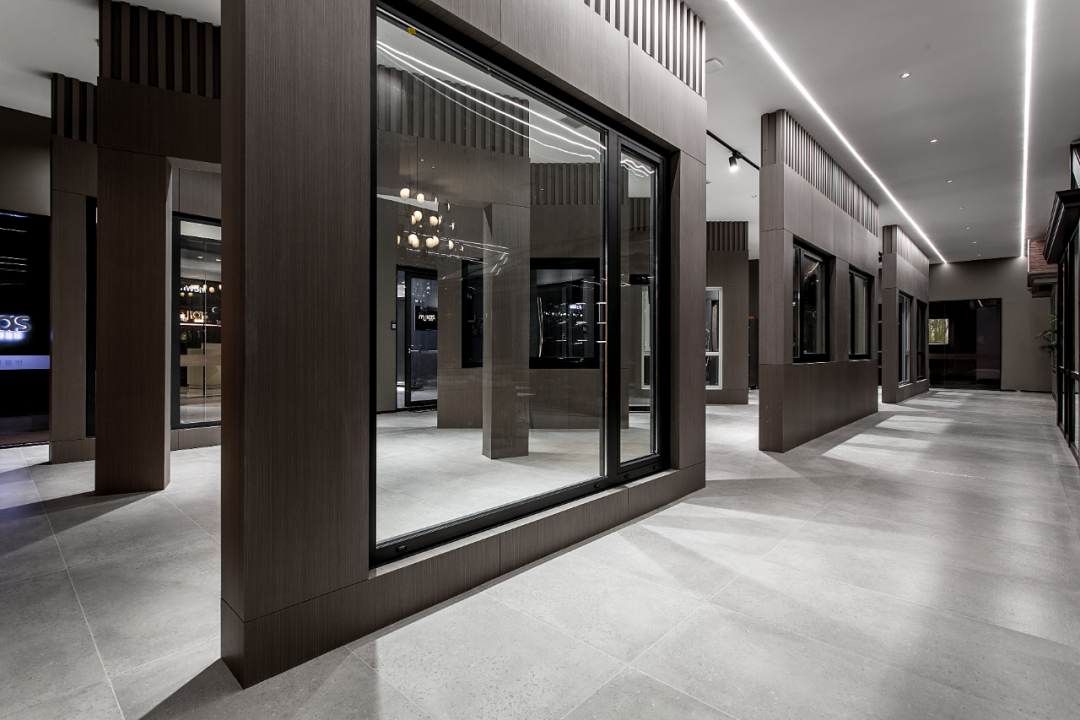 实景新作 / 商业空间 /400㎡系统门窗店，拒绝繁复堆砌的店面空间形式表现-43