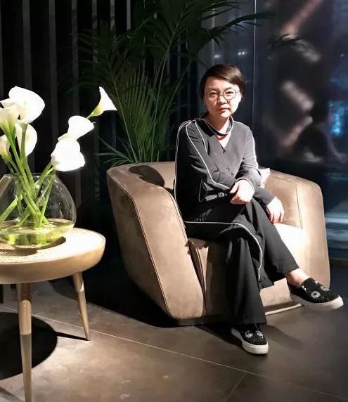 卡梅尔湖畔的复古美式别墅设计-62