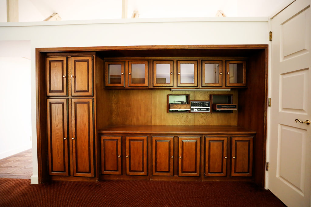 Stagg Mountain Modern楼上家庭房设计-11